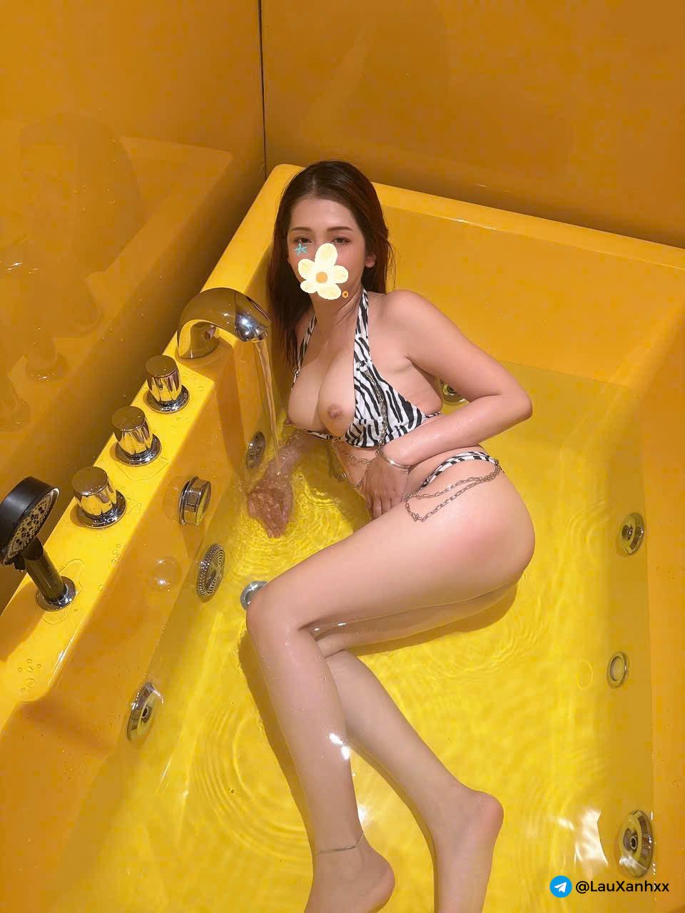 EM NHIÊN CUTE, VUI VẺ, CHIỀU KHÁCH