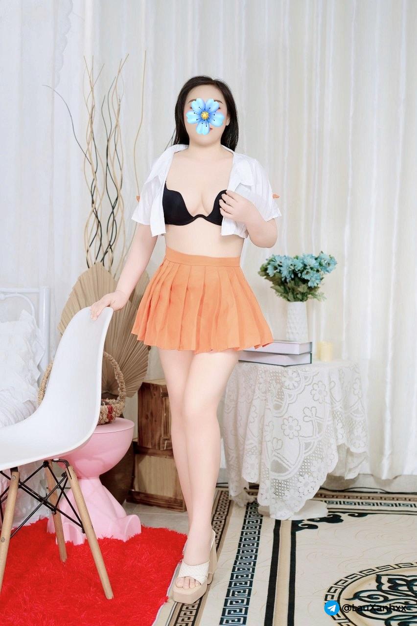 Lan Phương  da trắng vú to hàng thật 100% nha