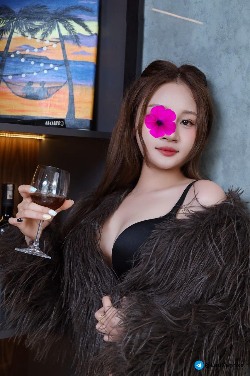 GÁI TEEN XINH _BĂNG BĂNG _ DA TRẮNG _VÚ TRÁI ĐÀO_ NGỌT NGÀO TÌNH CẢM