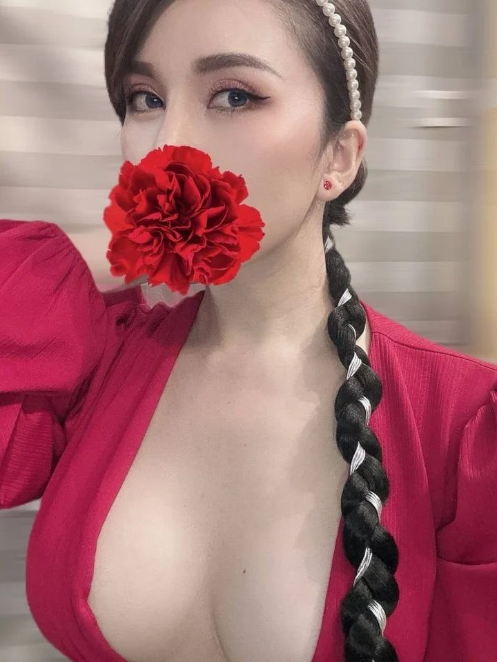 Vân Anh - Dáng đẹp , vú to , làm tình giỏi , dịch vụ siêu đỉnh , chiều khách
