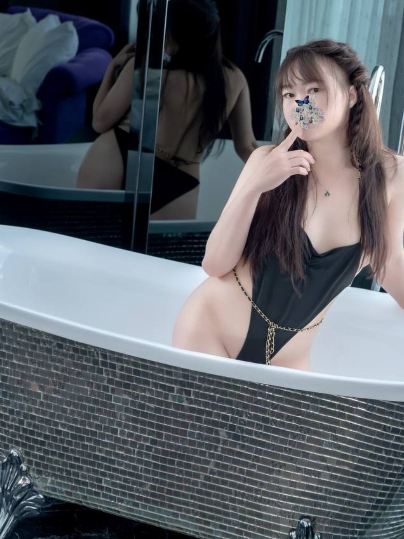 NGỌC MAI - EM GÁI NGOAN NGON, BỔ , RẺ.