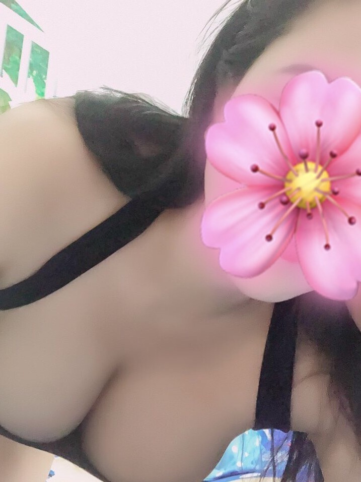 Diệu Anh - Em Hàng Dâm Đãng, Vú To Chắc Tay