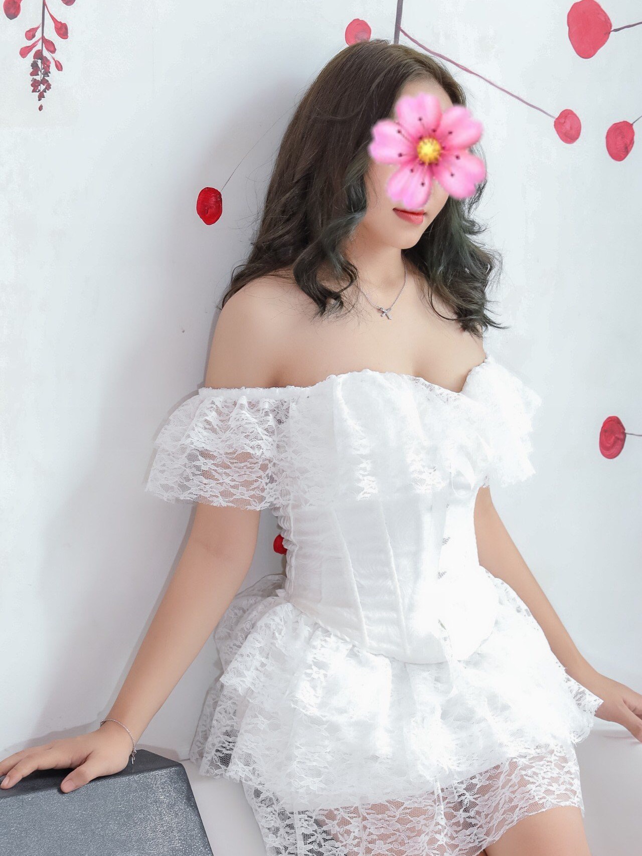 Thùy Linh - Em Gái Non Ngọt Ngào và Cuốn Hút