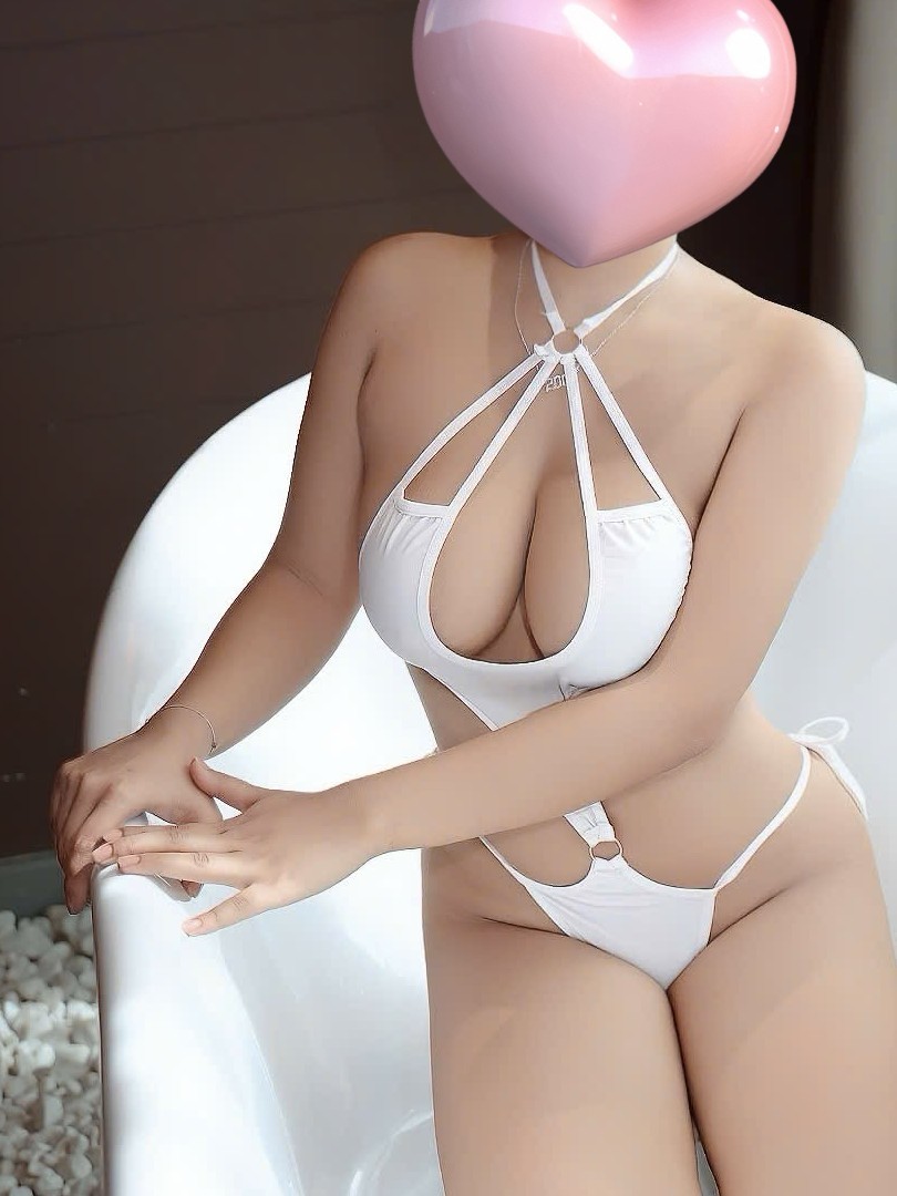 LyLy Chubby - Hàng Bình Dân Ngực To Bím Khít