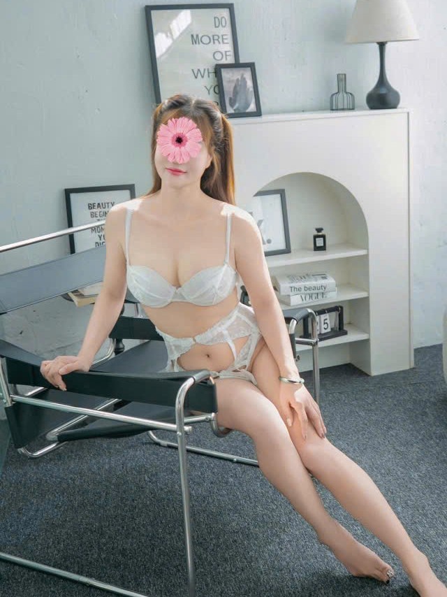 Huyền Anh - Gái Gọi Giá Rẻ, Dâm Đãng, Chiều Khách Tận Tâm