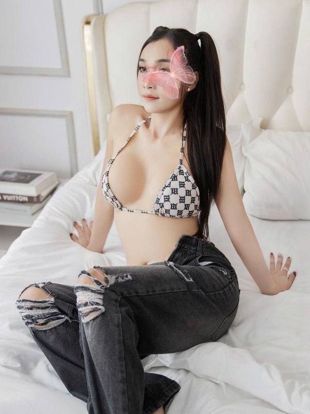 Linh Tây - Gái xinh dâm đãng, chiều khách tới bến