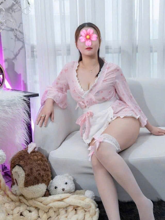 Quỳnh Nhi Baby - Dâm Đãng Giá Rẻ, Chiều Khách Tới Bến