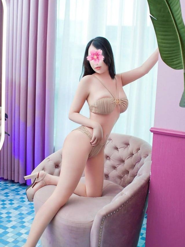 Phương Anh phục vụ tốt, ngoan ngoãn nhiệt tình cho anh em