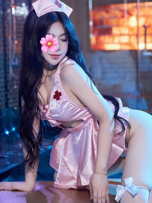 ✨ Kim Anh ✨ chân dài dáng đẹp zú to mặt xinh 😏