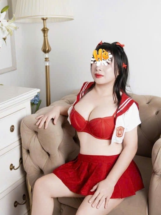 Quỳnh Anh vú to dâm đãng - địt phê lòi - gửi ae chén hàng nóng