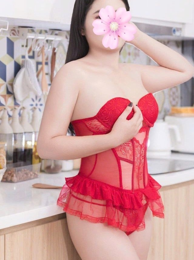 Nhi Linh - Em gái mặt dâm vú căng bót lồn khít
