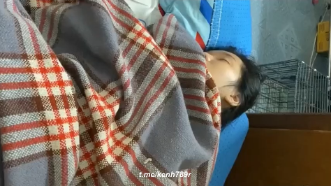 Lén đụ con bạn thân đang ngủ