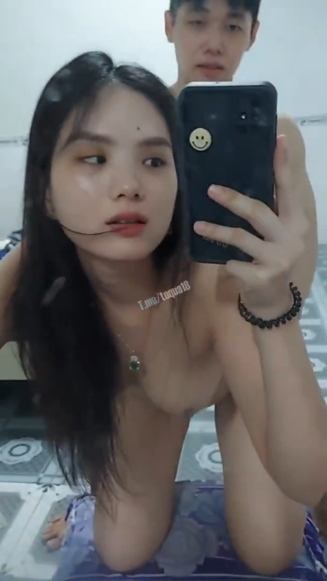 Đút cặc vào lồn em 2k5 xinh ngoan