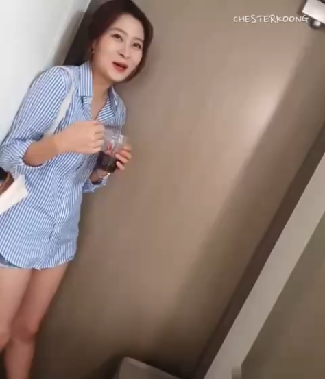 Chesterkoong săn gái, sơ mi xanh