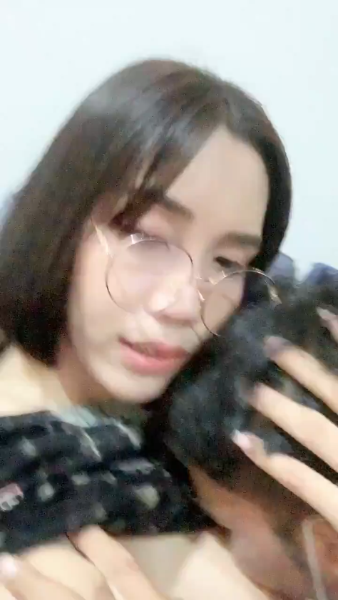 Sếp MAILISA cho con trai bú vú trước khi bị công an bắt