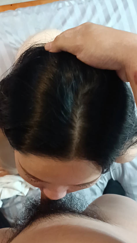 Người yêu xinh đẹp bú cu với cường độ cao làm anh suýt phọt mấy lần