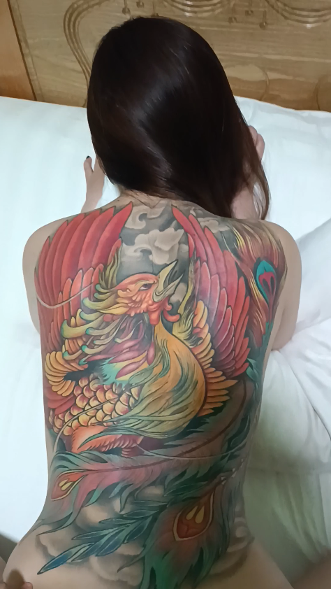 Chịch em hot girl xăm trổ kín lưng rên nhẹ nhàng nhưng đầy dâm dục